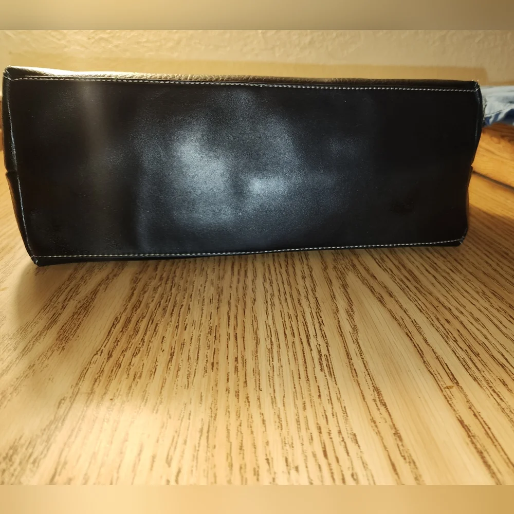black tommy Hilfiger shoulder bag guc
